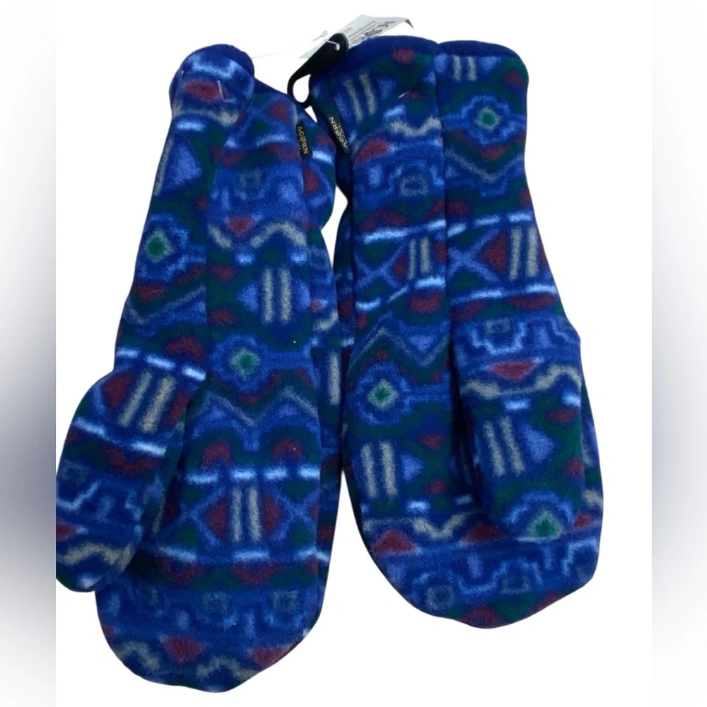 NWT Acorn Fleece Mittens